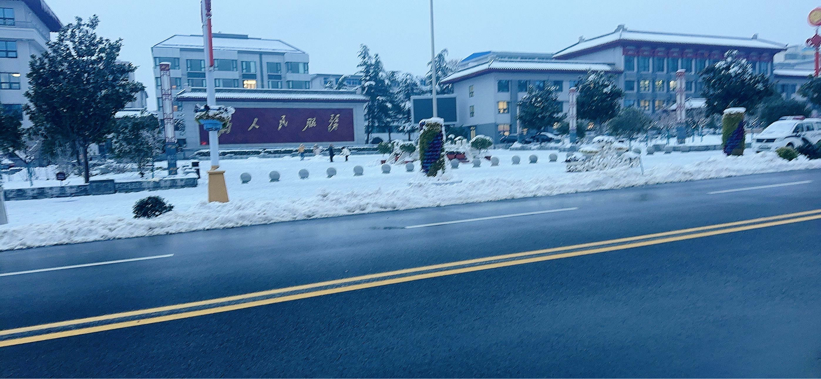 没有雪坑可以跳了